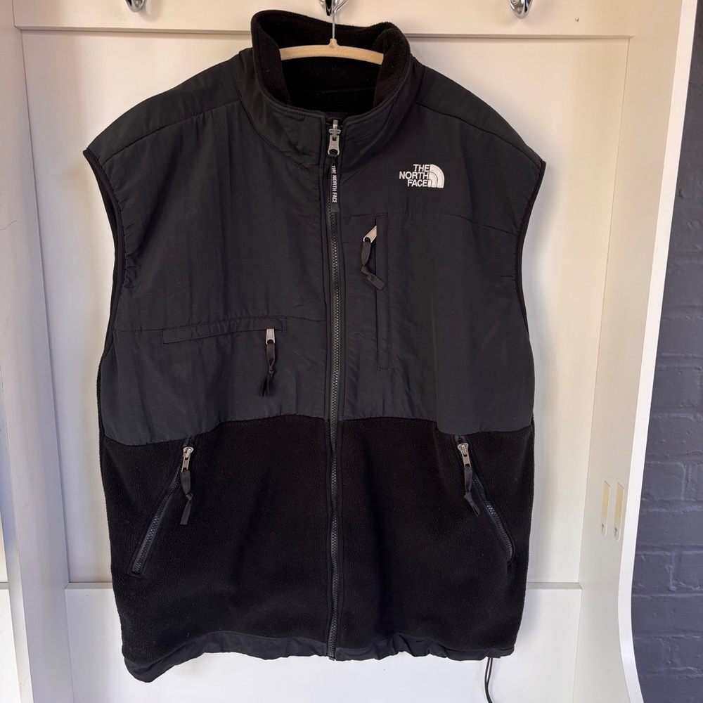 Men’s size XL North Face black fleece vest